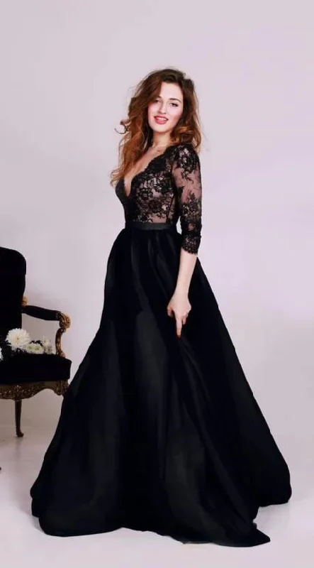 Sexy Deep V-neckline Black Long Sleeve Lace Plus Size Evening Dress